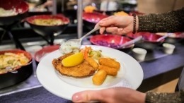 Турецкий отельер признал повторное использование продуктов со шведского стола