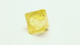 В Архангельской области найден редкий желтый алмаз — фото