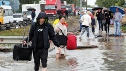 Видео: Из-за мощных ливней затопило Москву и Петербург