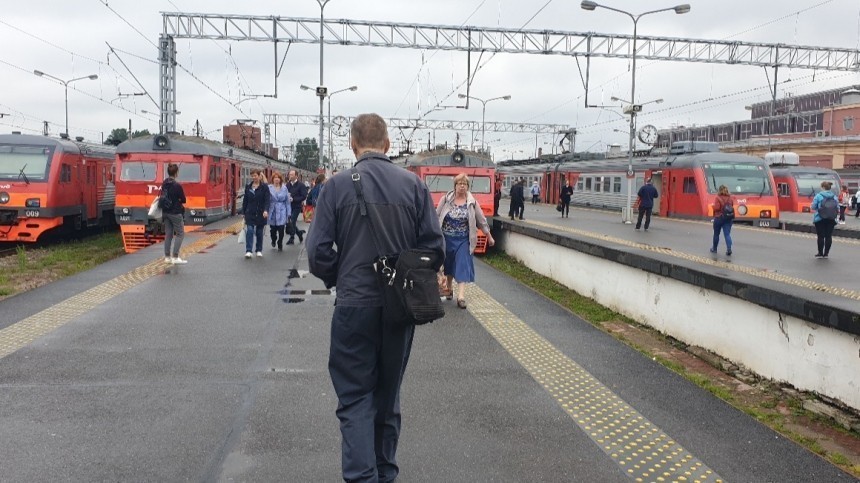 Очевидцы сообщили о прекращении движения поездов на Балтийском вокзале
