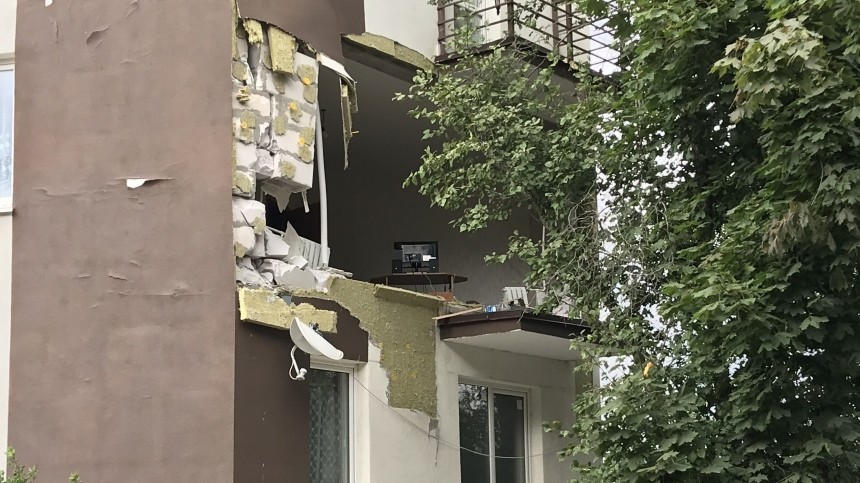 Взрыв газового баллона обрушил стену трехэтажного дома в поселке Рахья Ленобласти