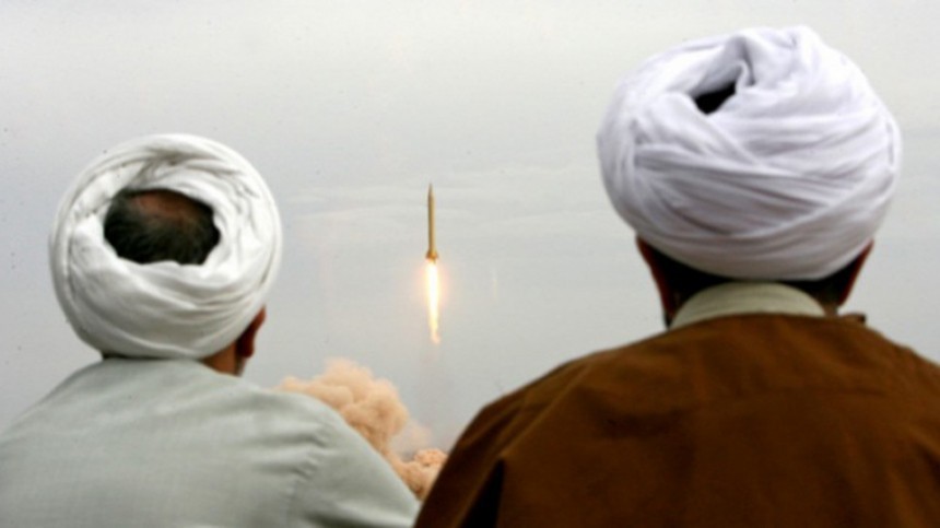 Иран провел испытания баллистической ракеты средней дальности