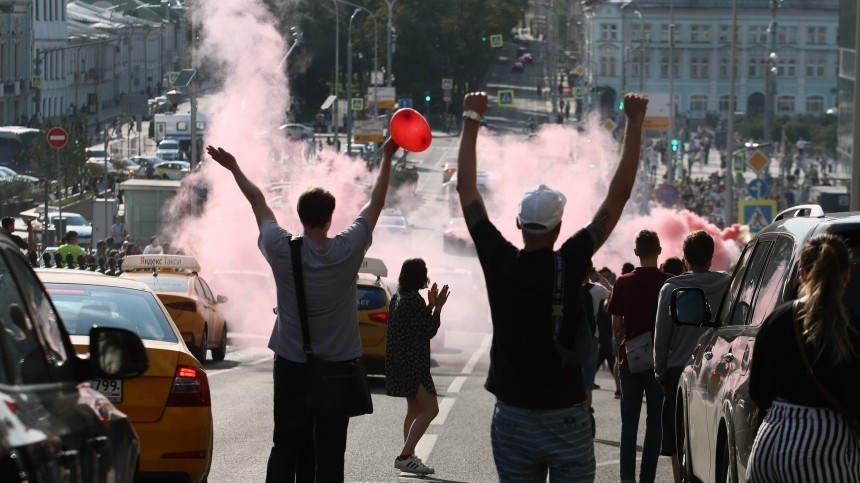 На несанкционированной акции в Москве задержали более тысячи человек