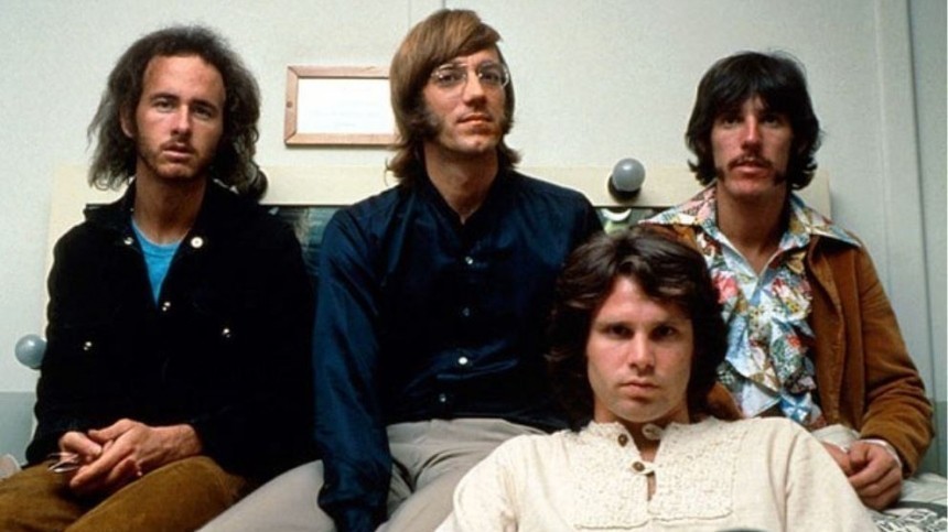 Гитару с автографами The Doors купили за 950 тысяч рублей