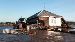 Видео: В Иркутской области из-за наводнения эвакуировали более тысячи человек