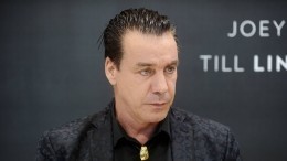 Видео: Фронтмен группы Rammstein Тилль Линдеманн прибыл в Петербург