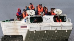 Видео: Моторная лодка с тремя детьми перевернулась на Урале