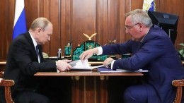 Рогозин представил Путину робота Федора