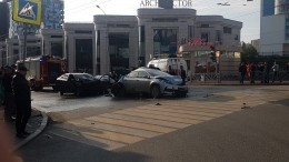 В ДТП с пятью машинами в центре Екатеринбурга погибли водитель и пассажир такси