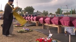 В Крыму торжественно перезахоронили останки двухсот советских солдат — видео
