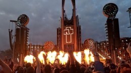 Видео: декорации загорелись на концерте Rammstein в Риге