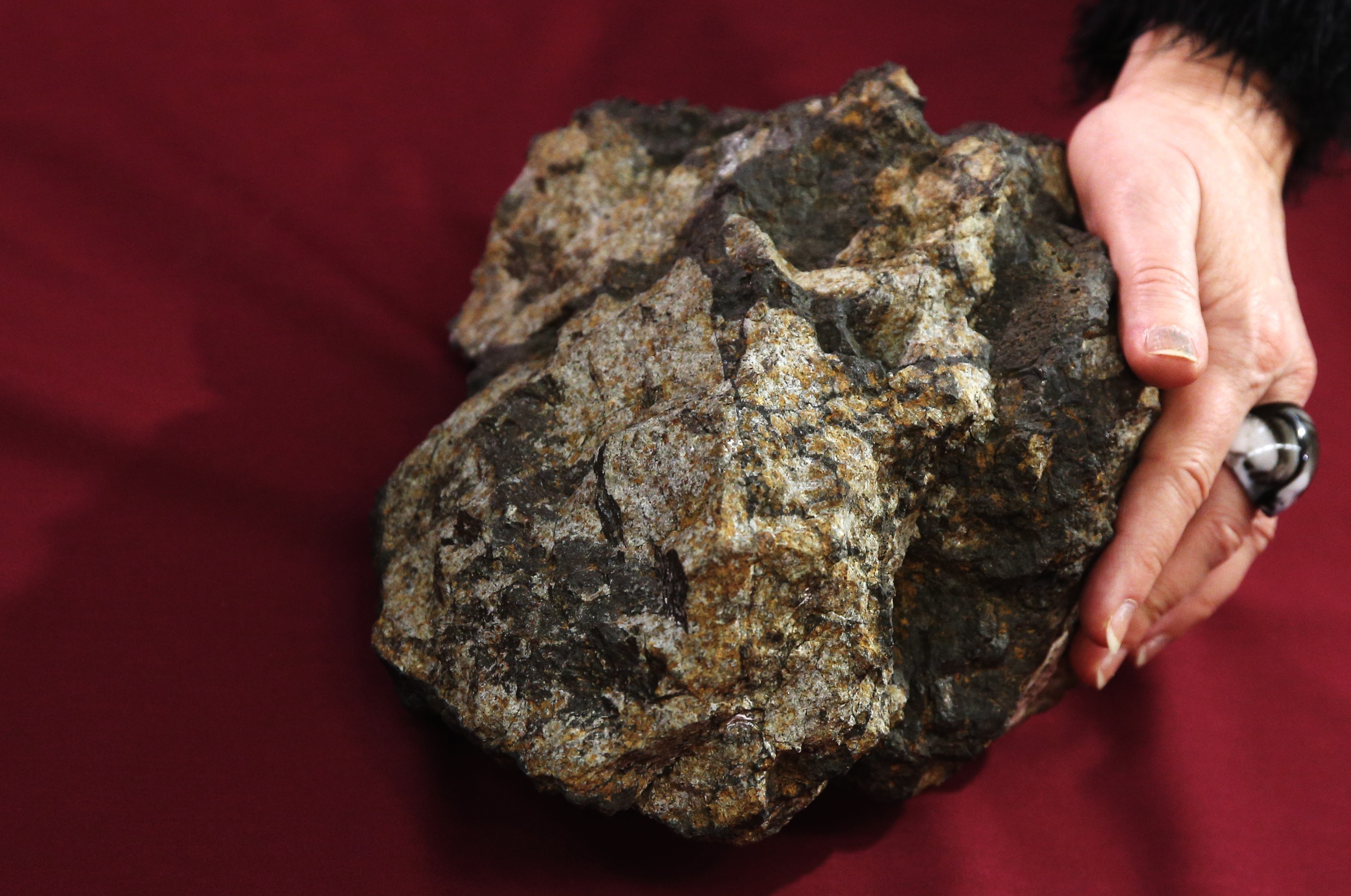 Фрагмент метеорита "Челябинск" 