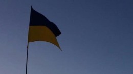 Соцсети высмеяли поднятие украинского флага в Крыму — видео