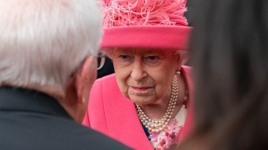 Елизавета II считает британских политиков неспособными управлять страной