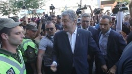 «Пороха на нары!»: Как прошел очередной допрос Порошенко в ГБР