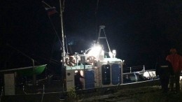 Пять часов в Карелии спасали туристов с севшего на мель судна