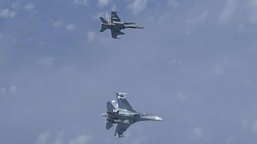 В НАТО прокомментировали сближение истребителя с самолетом Шойгу