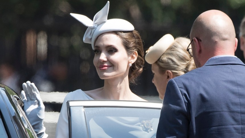 Анджелина Джоли одевает своих детей в секонд-хендах и кормит дешевой едой