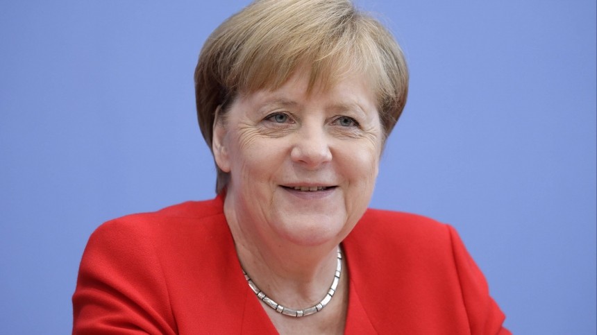 Фото: Меркель вышла в свет в наряде 23-летней давности