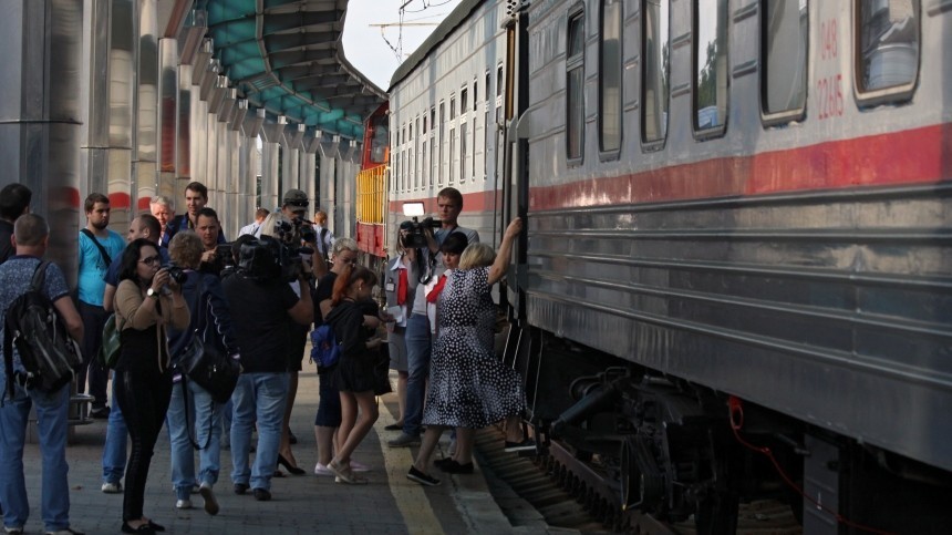 Мать и дочь из Петербурга лишились рук и ног при посадке на поезд в Новгородской области