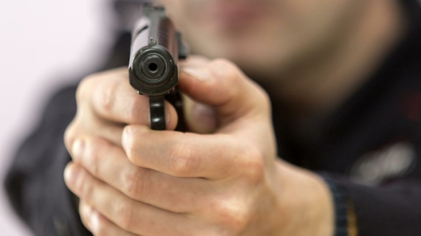 Коллекторы обстреляли мужчину и его малолетнюю дочь в Подмосковье
