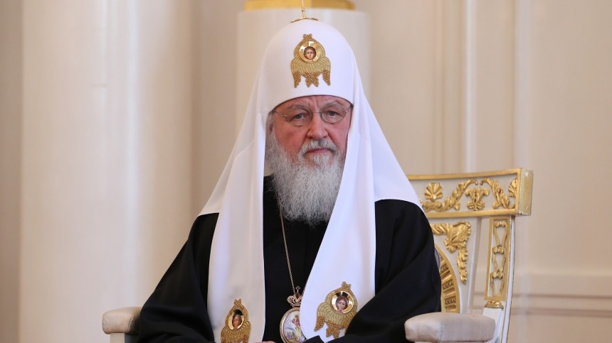 Патриарх Кирилл объяснил, зачем нужно подставлять после удара другую щеку