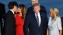 «Это любовь!» В сети высмеяли Трампа из-за поцелуя его жены Мелании с Трюдо