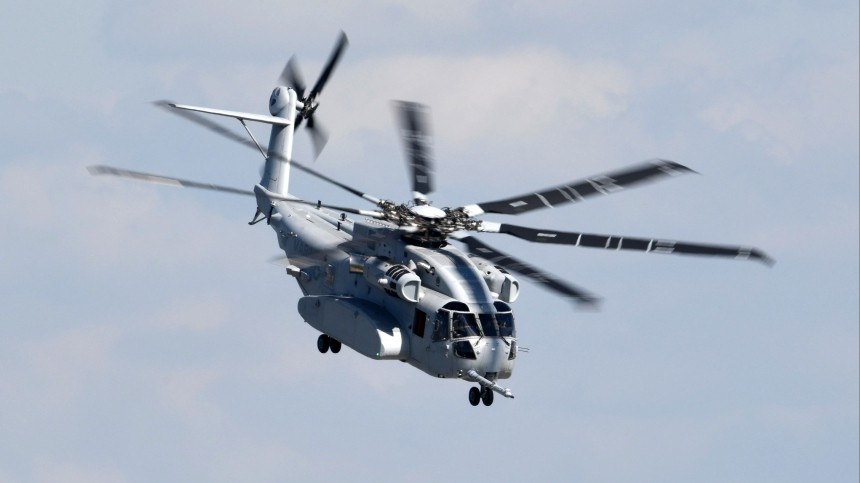 У американского вертолета отвалился иллюминатор во время полета в Японии