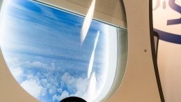 В самолете, вылетавшем из Самары на Кипр, треснуло стекло