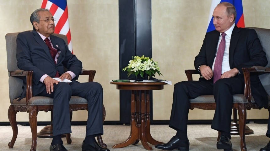 Премьер Малайзии не исключил переговоры с Путиным по крушению MH17
