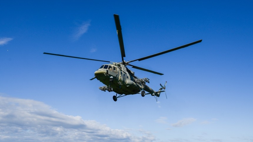 Вертолет Ми-8 совершил жесткую посадку в Саратовской области