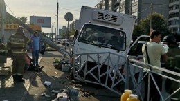 Видео: Вылетевший на тротуар грузовик покалечил пять человек в Казани
