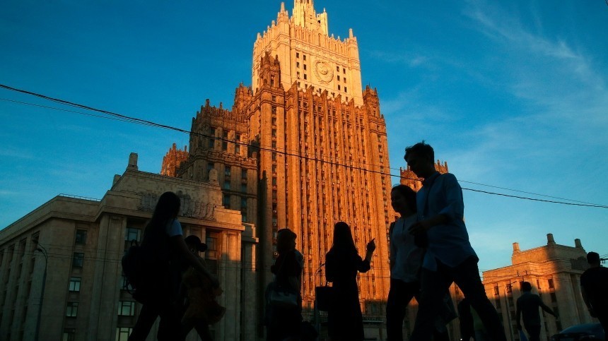 «Паранойя»: В МИД РФ прокомментировали данные об отзыве шпиона США из России