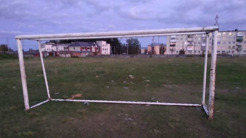 На Урале подросток погиб после падения на него футбольных ворот