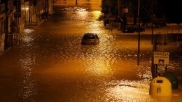 Видео: В Испании один за другим под воду уходят целые города