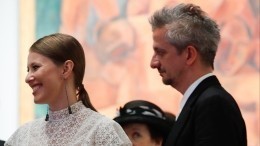 «Сказочно»: Опубликовано фото Собчак и Богомолова из церкви после венчания