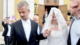 Родители Константина Богомолова покинули свадьбу после откровенного танца Собчак