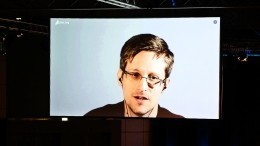 ФСБ пыталась завербовать Сноудена сразу после прилета в Россию в 2013 году — адвокат