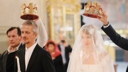 Ненастоящий торт и скромный стол: Новые подробности о свадьбе Собчак и Богомолова