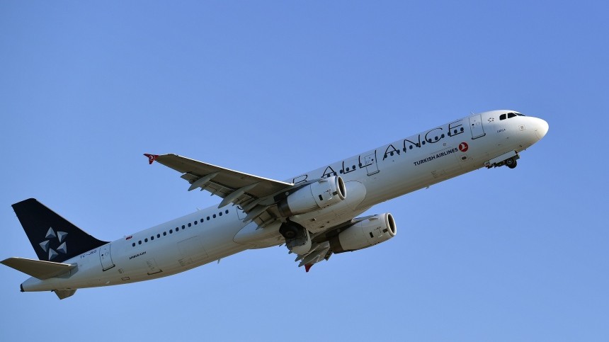 Самолет, летевший из Москвы в Стамбул, вернулся в аэропорт «Внуково»