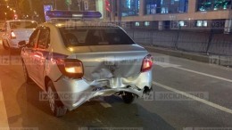 Девушка за рулем такси врезалась в полицейский автомобиль в Москве