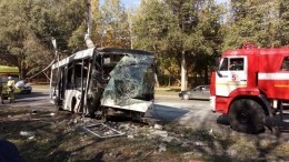 Видео: Автобус с 30 пассажирами врезался в столб в Самаре — есть пострадавшие