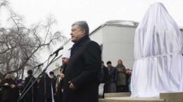 «Маленький гигант большой политики»: в Запорожье появился памятник Порошенко