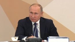 Путин поменял знаменитую термокружку на фарфоровую чашку
