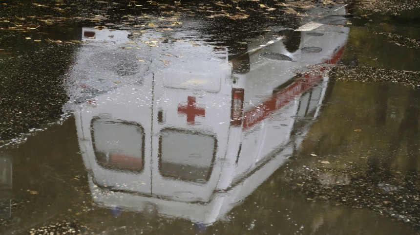 В Саратове машина скорой помощи с пациентом перевернулась после ДТП