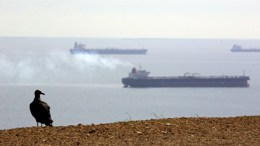 Взрыв прогремел на танкере нефтяной компании Ирана в Красном море