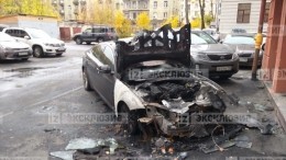 В Петербурге бывший игрок СКА лишился люксовой иномарки — видео момента поджога