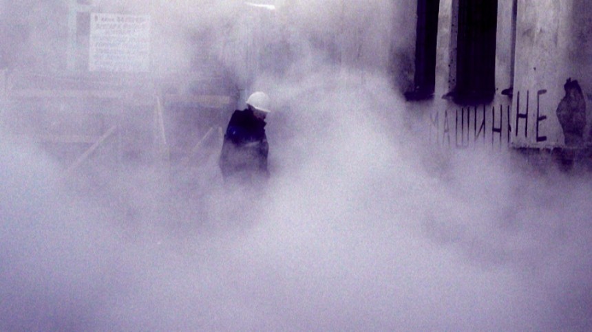 Настоящий «Сайлент Хилл»: Петербургский двор окутал туман из-за прорыва трубы