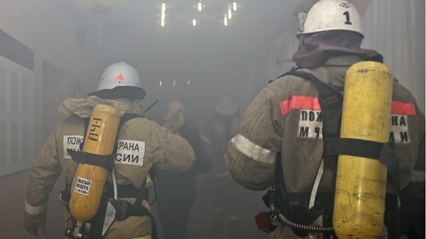 Очевидцы сообщают о пожаре в депо Санкт-Петербурга