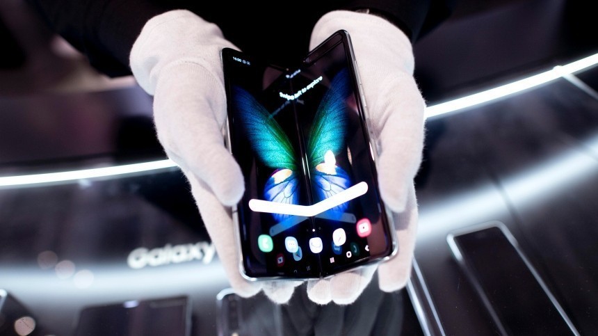 Попытка № 2. Складной смартфон Samsung Galaxy Fold начали продавать в РФ